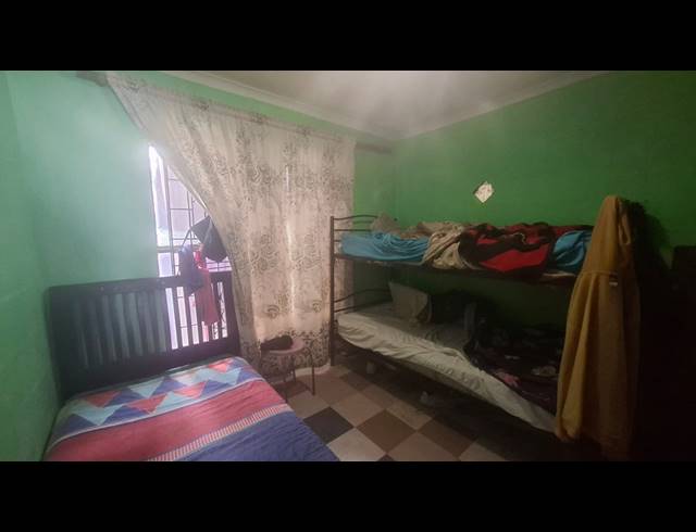 2 BEDROOM FREEHOLD FOR SALE IN LENTEGEUR